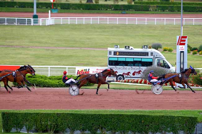 Photo d'arrivée de la course pmu PRIX DE LA GARE DE L'EST à ENGHIEN le Samedi 12 août 2017