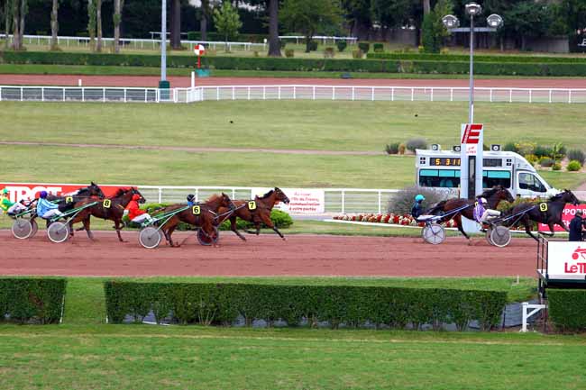 Photo d'arrivée de la course pmu PRIX DE PORNIC à ENGHIEN le Samedi 12 août 2017