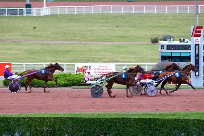 Photo d'arrivée de la course pmu PRIX DE LA PORTE DU PRE-SAINT-GERVAIS à ENGHIEN le Samedi 12 août 2017