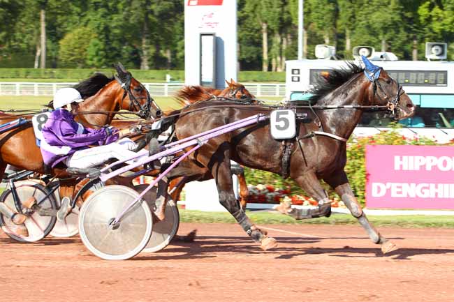 Photo d'arrivée de la course pmu PRIX DE LA PORTE DE CLICHY à ENGHIEN le Dimanche 13 août 2017