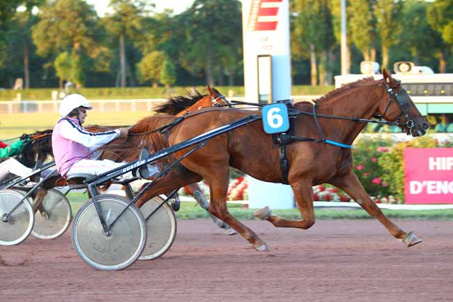 Photo d'arrivée de la course pmu PRIX DE MERICOURT à ENGHIEN le Dimanche 13 août 2017