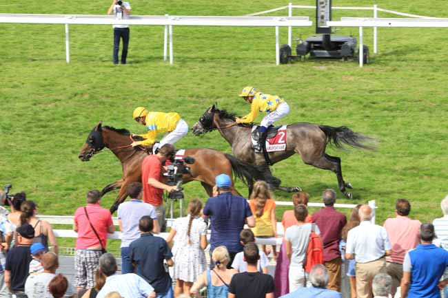Photo d'arrivée de la course pmu PRIX DES MARGUERITES à CLAIREFONTAINE le Lundi 14 août 2017