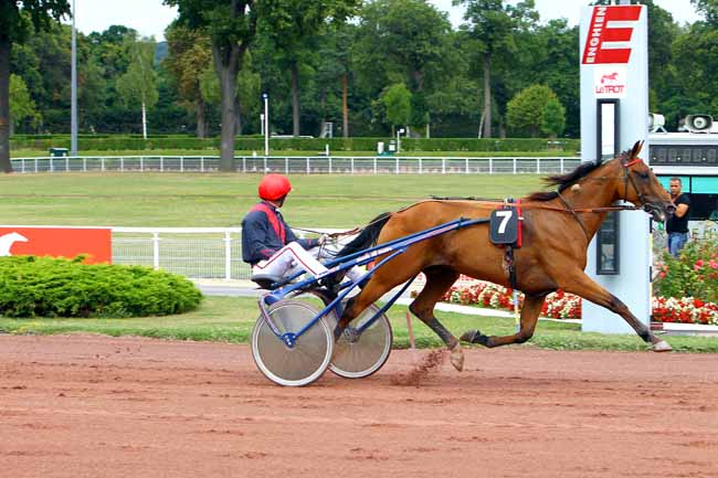 Photo d'arrivée de la course pmu PRIX JEAN-LUC LAGARDERE - PRIX D'EUROPE à ENGHIEN le Mercredi 16 août 2017