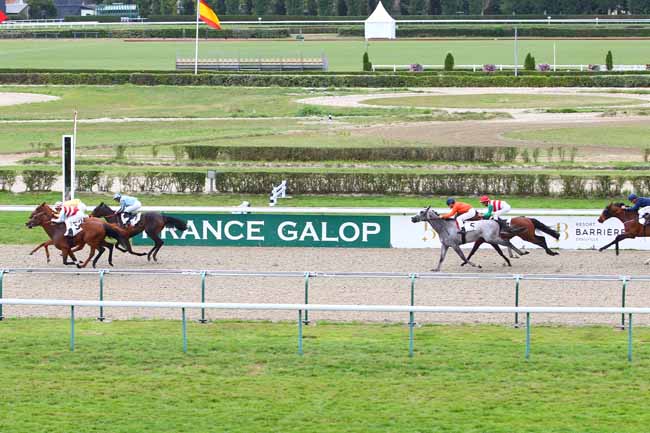 Photo d'arrivée de la course pmu PRIX DE VILLERVILLE - CATEGORIE JEUNE ESPOIR à DEAUVILLE le Jeudi 17 août 2017