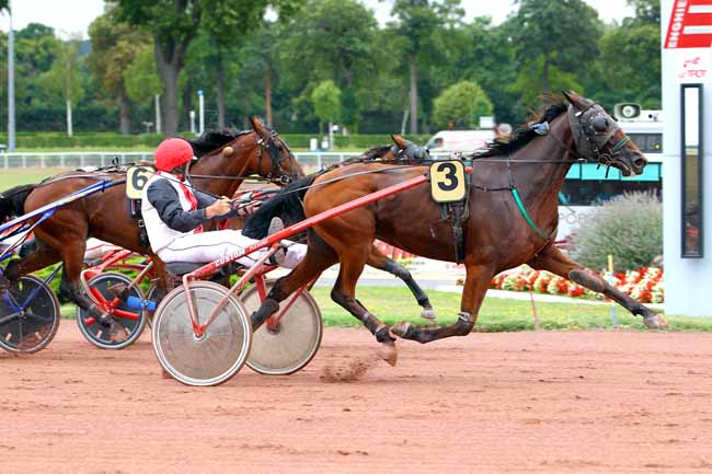 Photo d'arrivée de la course pmu PRIX D'EXCIDEUIL à ENGHIEN le Jeudi 17 août 2017