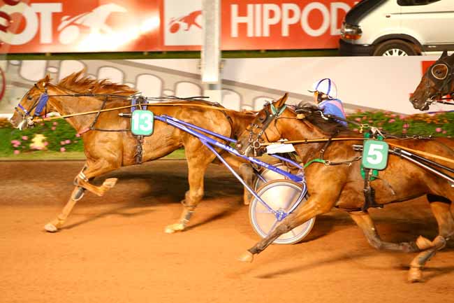 Photo d'arrivée de la course pmu PRIX DE JULLOUVILLE-LES-PINS à CABOURG le Vendredi 18 août 2017