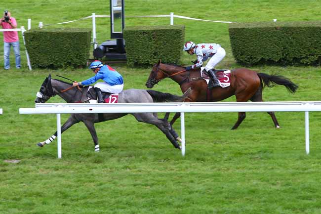 Photo d'arrivée de la course pmu PRIX DE LA CROIX SONNET à CLAIREFONTAINE le Jeudi 24 août 2017