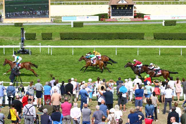 Photo d'arrivée de la course pmu GRAND PRIX DE CLAIREFONTAINE à CLAIREFONTAINE le Jeudi 24 août 2017