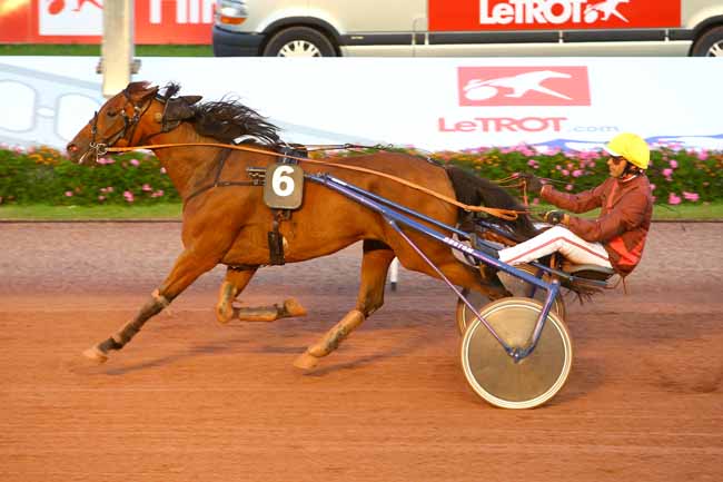 Photo d'arrivée de la course pmu PRIX DE CHERBOURG à CABOURG le Vendredi 25 août 2017