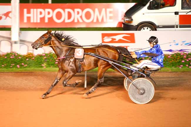 Photo d'arrivée de la course pmu PRIX DE MOULINS-LA-MARCHE (GR B) à CABOURG le Vendredi 25 août 2017