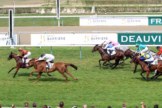 Photo d'arrivée de la course pmu GRAND HANDICAP DE LA MANCHE à DEAUVILLE le Samedi 26 août 2017