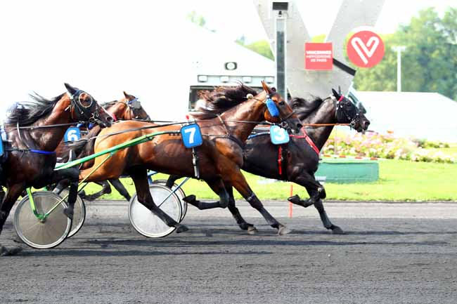 Photo d'arrivée de la course pmu PRIX DE LURY-SUR-ARNON à PARIS-VINCENNES le Samedi 26 août 2017