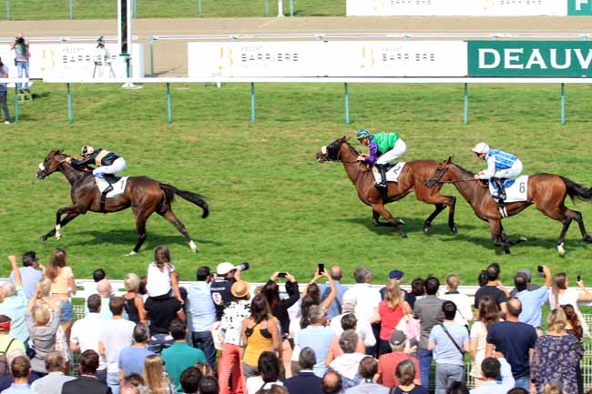 Photo d'arrivée de la course pmu PRIX DE MEAUTRY BARRIERE à DEAUVILLE le Dimanche 27 août 2017