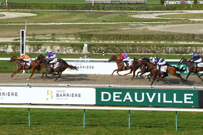 Photo d'arrivée de la course pmu PRIX HOTEL BARRIERE LE NORMANDY DEAUVILLE à DEAUVILLE le Dimanche 27 août 2017