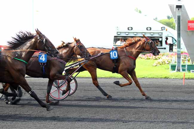 Photo d'arrivée de la course pmu PRIX D'AURILLAC à PARIS-VINCENNES le Lundi 28 août 2017