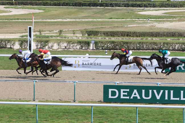 Photo d'arrivée de la course pmu PRIX DE LA VILLA SAINT-AUGUSTIN à DEAUVILLE le Lundi 28 août 2017