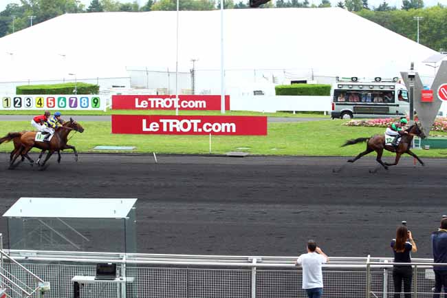 Photo d'arrivée de la course pmu PRIX ANDRE CHOISSELET à PARIS-VINCENNES le Mercredi 30 août 2017