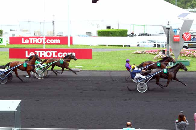 Photo d'arrivée de la course pmu PRIX DES CYCLAMENS à PARIS-VINCENNES le Mercredi 30 août 2017