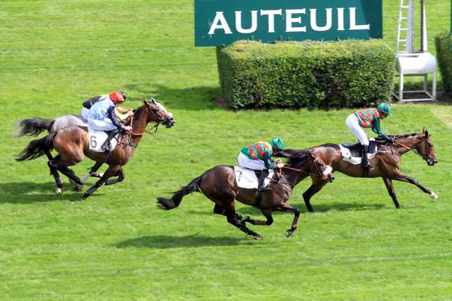 Photo d'arrivée de la course pmu PRIX DES PLATANES à AUTEUIL le Vendredi 1 septembre 2017