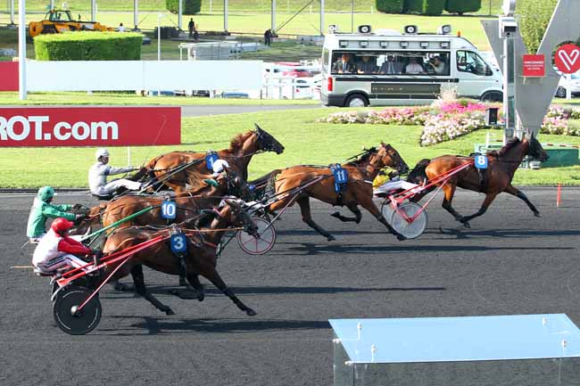 Photo d'arrivée de la course pmu PRIX DE PERPIGNAN à PARIS-VINCENNES le Samedi 2 septembre 2017