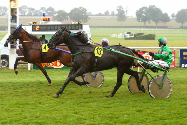 Photo d'arrivée de la course pmu PRIX DU CREDIT AGRICOLE à CRAON le Dimanche 3 septembre 2017