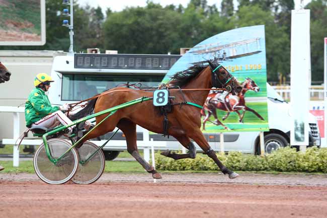 Photo d'arrivée de la course pmu PRIX LM MANUTENTION à LE MANS le Mercredi 6 septembre 2017