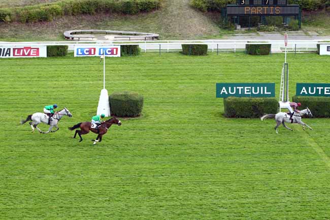 Photo d'arrivée de la course pmu PRIX RICHARD ET ROBERT HENNESSY à AUTEUIL le Jeudi 7 septembre 2017