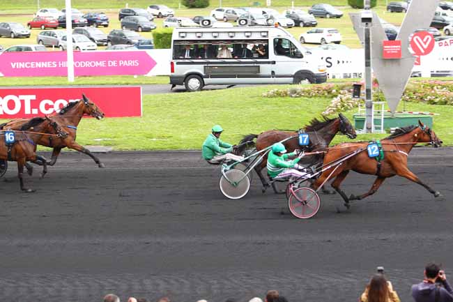 Photo d'arrivée de la course pmu PRIX DE VIMOUTIERS à PARIS-VINCENNES le Dimanche 17 septembre 2017