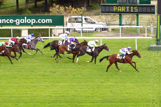 Photo d'arrivée de la course pmu PRIX DE LA VALLEE DE CHEVREUSE à SAINT-CLOUD le Lundi 18 septembre 2017
