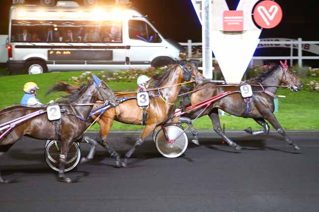 Photo d'arrivée de la course pmu PRIX BIANCA à PARIS-VINCENNES le Mardi 19 septembre 2017