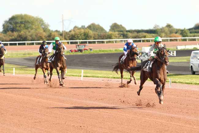 Photo d'arrivée de la course pmu PRIX LOUIS HENNEBELLE à LA CAPELLE le Mercredi 20 septembre 2017