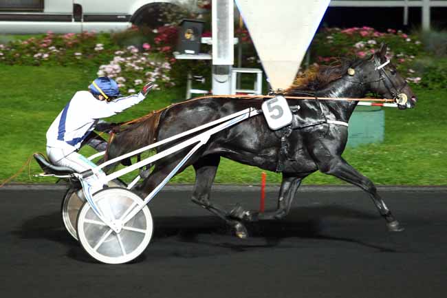 Photo d'arrivée de la course pmu PRIX KLYTIA à PARIS-VINCENNES le Vendredi 22 septembre 2017