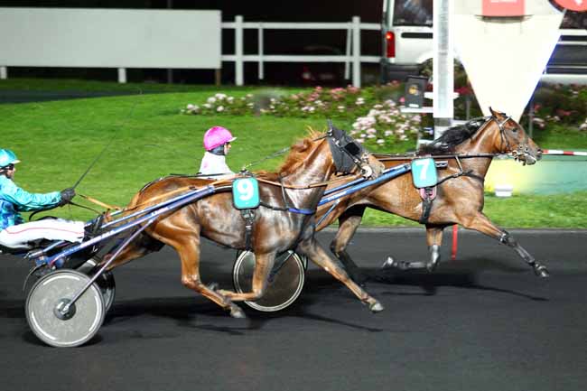 Photo d'arrivée de la course pmu PRIX LACADEIRA à PARIS-VINCENNES le Vendredi 22 septembre 2017