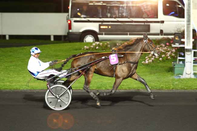 Photo d'arrivée de la course pmu PRIX AQUITANIA à PARIS-VINCENNES le Vendredi 22 septembre 2017