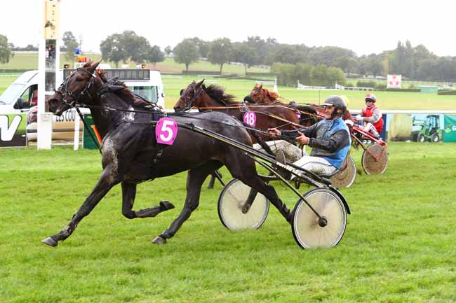 Photo d'arrivée de la course pmu PRIX HENRI DESMONTILS à CRAON le Lundi 25 septembre 2017