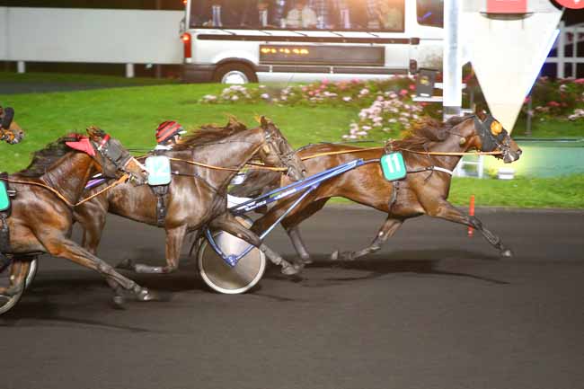 Photo d'arrivée de la course pmu PRIX ADARA à PARIS-VINCENNES le Mardi 26 septembre 2017
