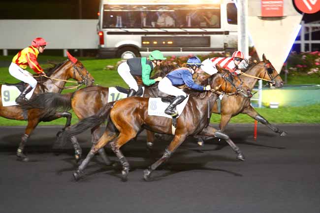 Photo d'arrivée de la course pmu PRIX ARTEMIS à PARIS-VINCENNES le Mardi 26 septembre 2017