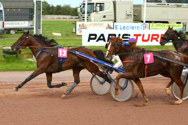 Photo d'arrivée de la course pmu PRIX E. LECLERC - LISIEUX à LISIEUX le Mercredi 27 septembre 2017