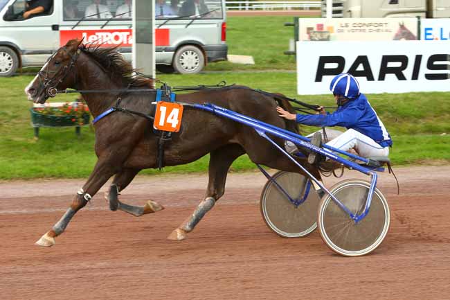 Photo d'arrivée de la course pmu PRIX DE LA VILLE DE LISIEUX à LISIEUX le Mercredi 27 septembre 2017