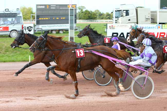 Photo d'arrivée de la course pmu PRIX EQUIP'HORSE (GR A) à LISIEUX le Mercredi 27 septembre 2017
