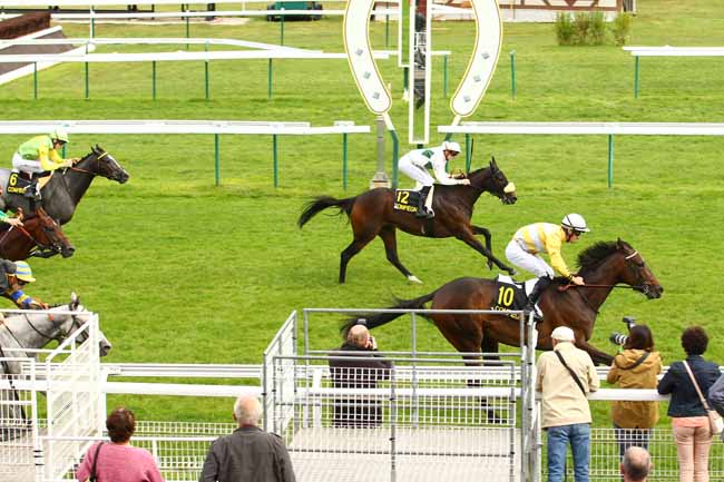 Photo d'arrivée de la course pmu PRIX DE JAUX à COMPIEGNE le Jeudi 28 septembre 2017