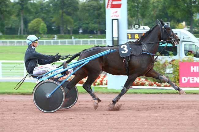 Photo d'arrivée de la course pmu PRIX DE LA PLACE DE L'ALMA (GR A) à ENGHIEN le Jeudi 28 septembre 2017