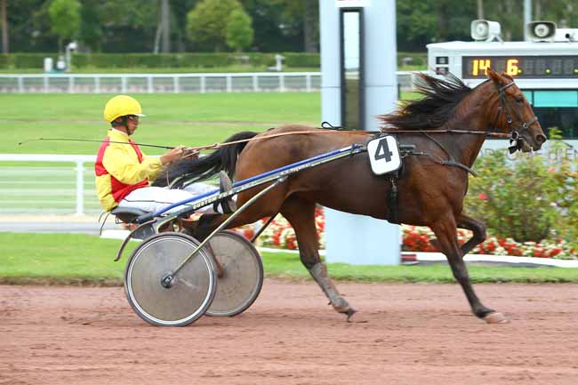 Photo d'arrivée de la course pmu PRIX DE LA PLACE DE L'ALMA (GR B) à ENGHIEN le Jeudi 28 septembre 2017