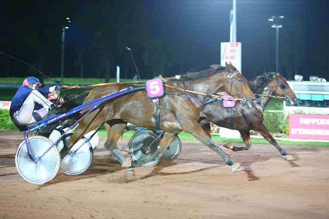 Photo d'arrivée de la course pmu PRIX DE NANTUA à ENGHIEN le Jeudi 28 septembre 2017