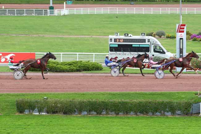 Photo d'arrivée de la course pmu PRIX DE LA PORTE DE COURCELLES à ENGHIEN le Lundi 2 octobre 2017