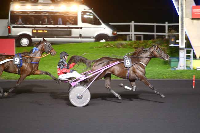 Photo d'arrivée de la course pmu PRIX ATALANTE (GR B) à PARIS-VINCENNES le Mardi 3 octobre 2017