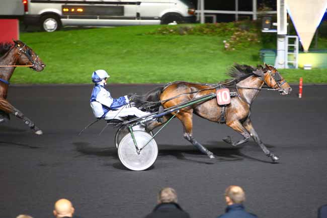 Photo d'arrivée de la course pmu PRIX MYRRHA à PARIS-VINCENNES le Mardi 3 octobre 2017