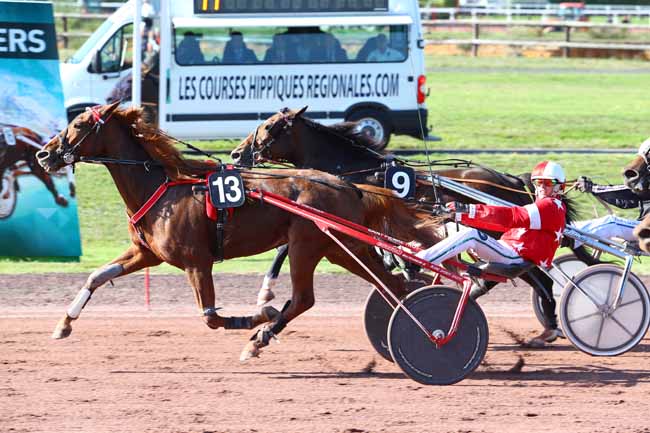 Photo d'arrivée de la course pmu PRIX TRIODE DE FELLIERE à ANGERS le Mercredi 4 octobre 2017
