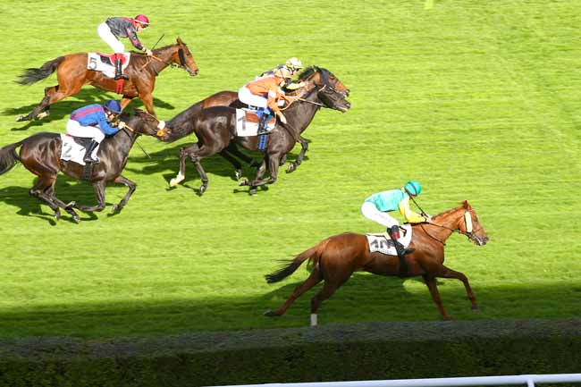 Photo d'arrivée de la course pmu PRIX DE LA TROESNE à SAINT-CLOUD le Mercredi 4 octobre 2017