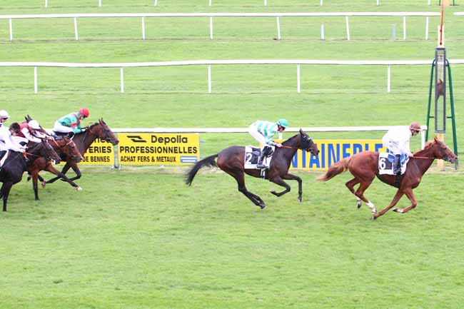 Photo d'arrivée de la course pmu PRIX DU BOIS NOTRE-DAME à FONTAINEBLEAU le Jeudi 5 octobre 2017